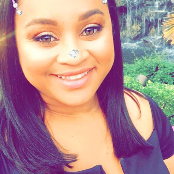 Meet your Posher! - Picture 3 of 8